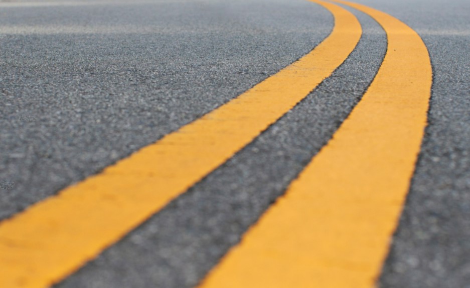 When are double yellow lines not legal