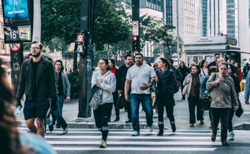How Should Pedestrians and Cyclists Navigate a Traffic Light Failure