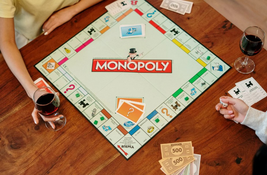 how much money do you start with in monopoly