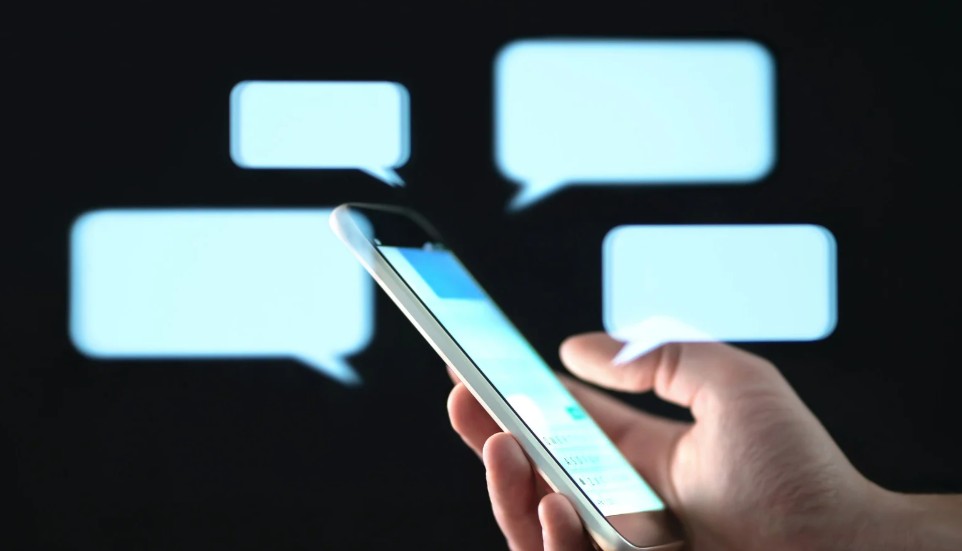 ee phone users text warning