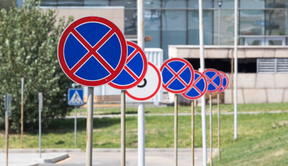 When May You Stop on an Urban Clearway in the UK? when may you stop on an urban clearway